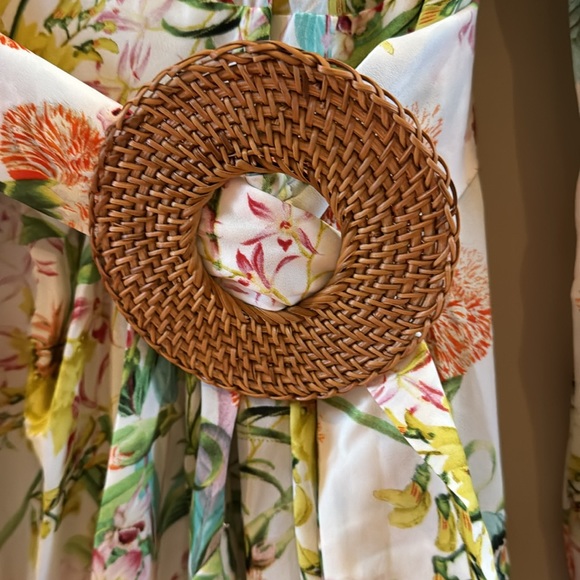 Perfect dress for Easter, spring break or summer vacation!! - Picture 3 of 7